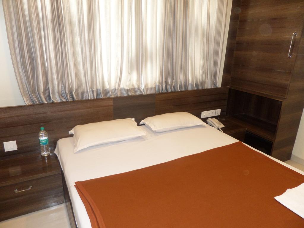 Sai Heera Residency Hotel Shirdi Room photo