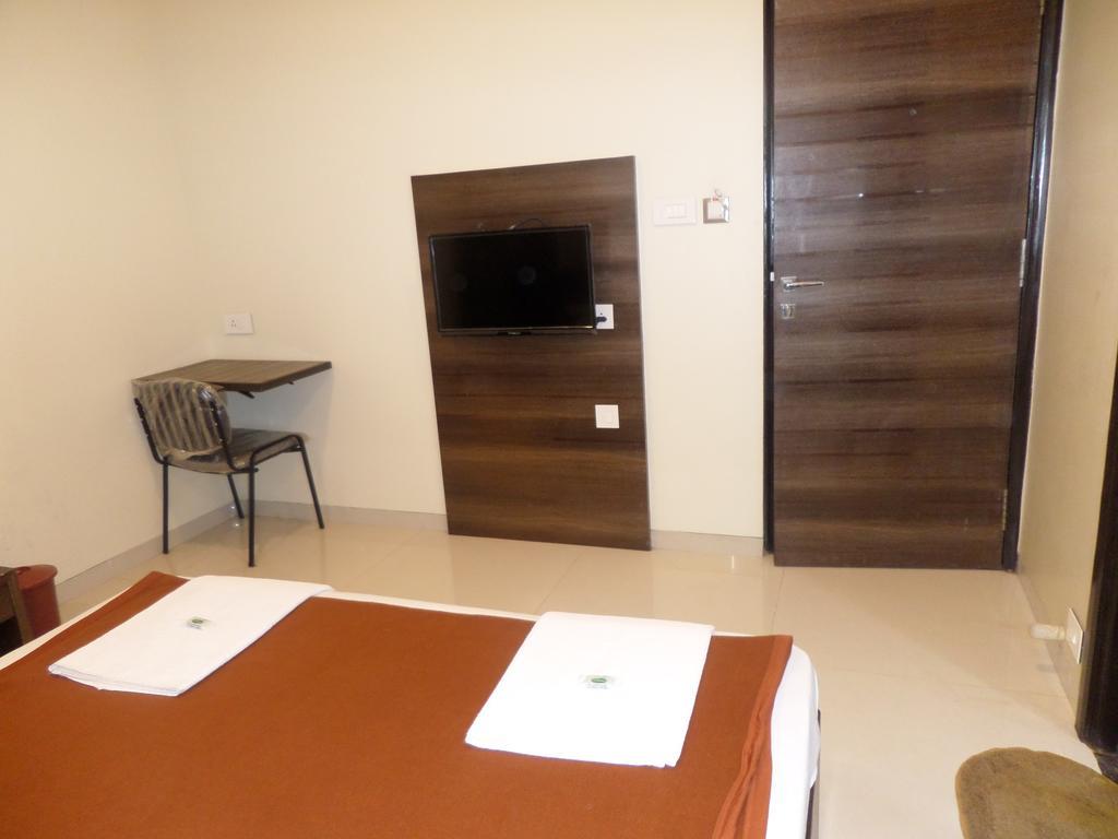 Sai Heera Residency Hotel Shirdi Room photo