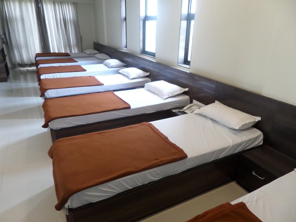 Sai Heera Residency Hotel Shirdi Room photo