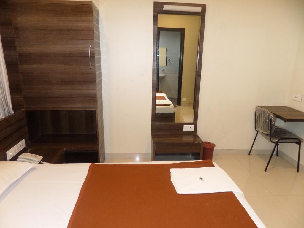 Sai Heera Residency Hotel Shirdi Exterior photo